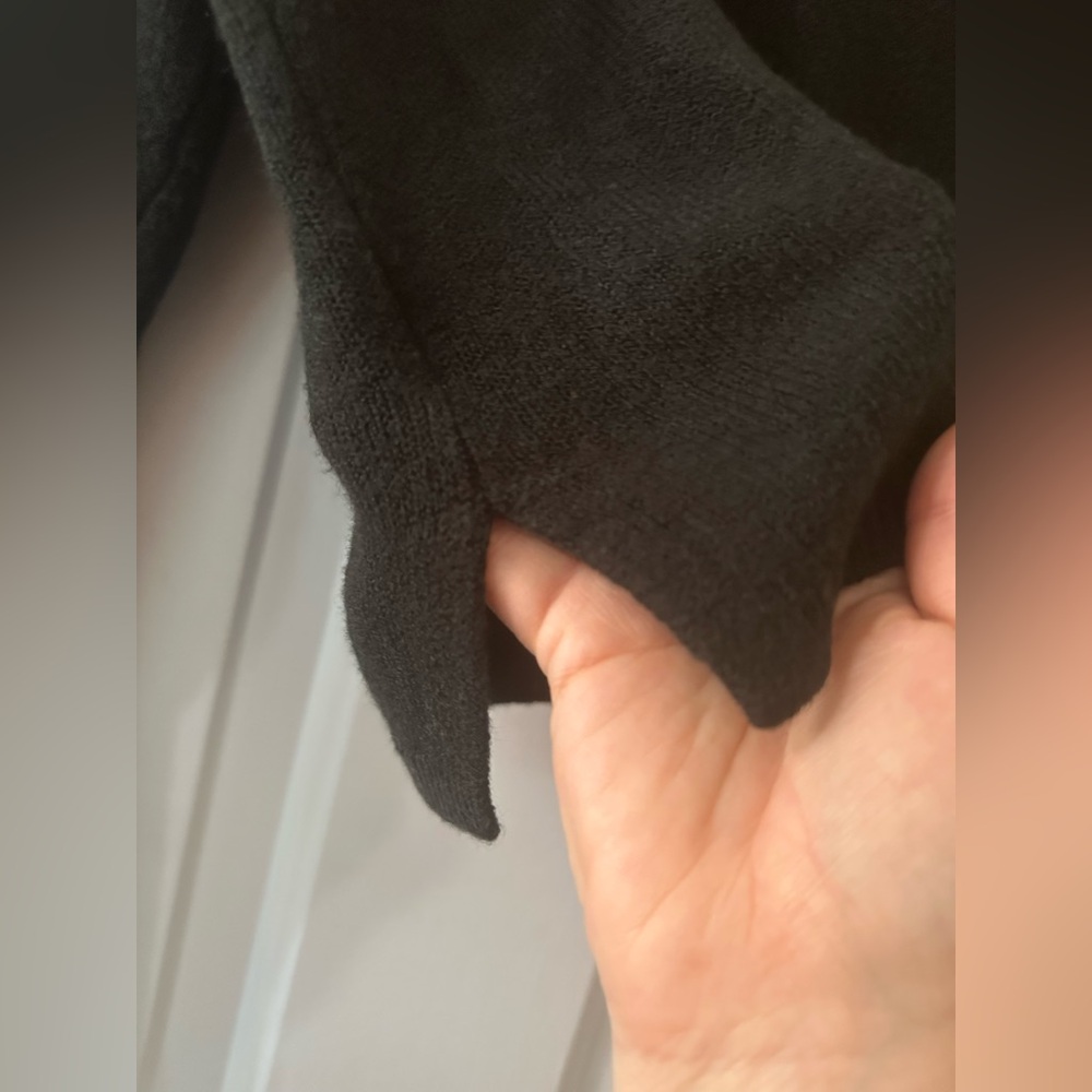 Express Black V-Neck Cropped Knit Fuzzy Sweater. Size medium. - Picture 7 of 7